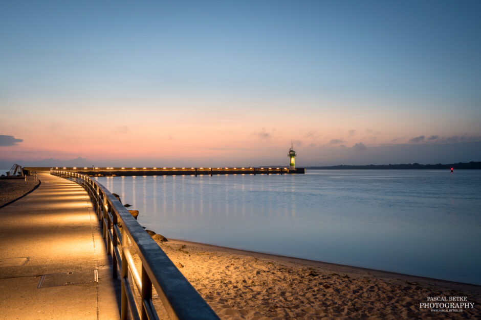 Sonnenaufgang in Travemünde an der Nordmole