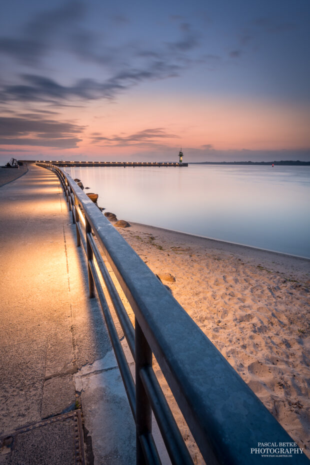 Sonnenaufgang in Travemünde an der Nordmole