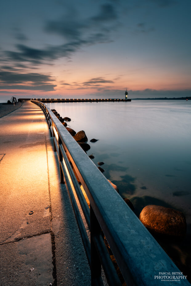 Sonnenaufgang in Travemünde an der Nordmole