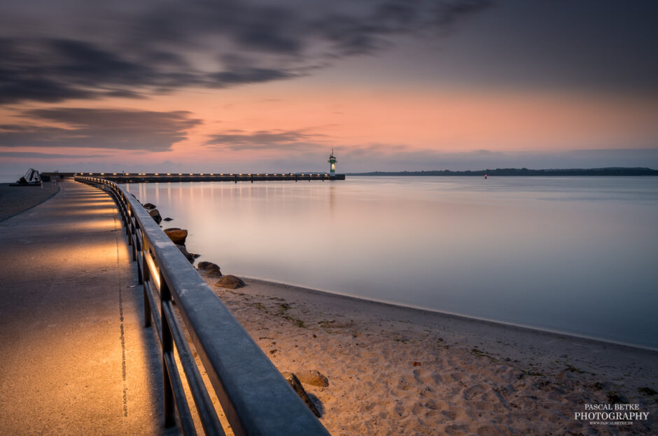 Sonnenaufgang in Travemünde an der Nordmole